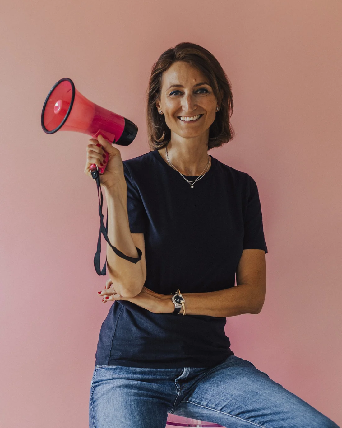 Federica Gabardi con un megafono
